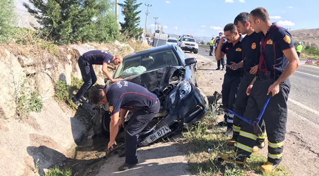 Sinop Valisi Karaömeroğlu trafik kazası geçirdi: 1 ölü, 5 yaralı