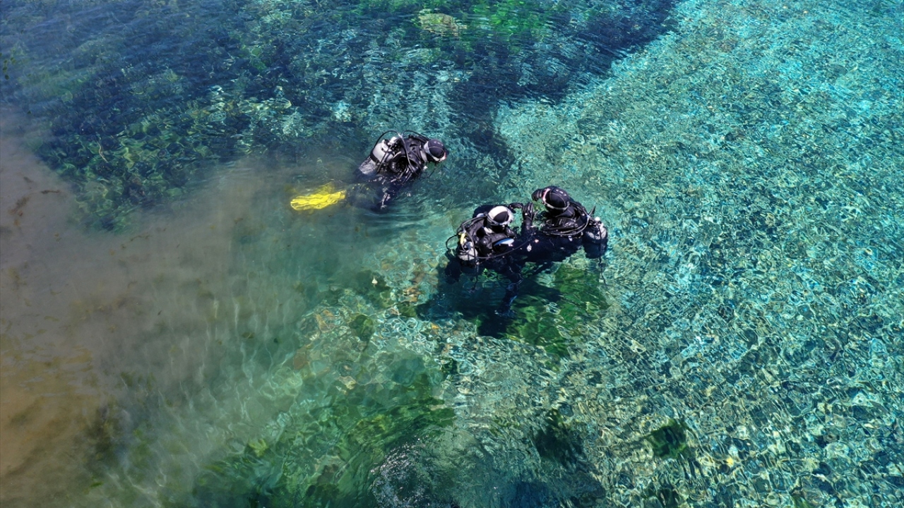 Bölgenin korunması ve gelecek kuşaklara aktarılması için başlatılan proje hakkında yetkililerden bilgi alan Ayhan, "Burayı korumak asli görevimiz. Göle zarar verecek hiçbir uygulamaya asla müsaade etmeyiz." ifadesini kullandı. 