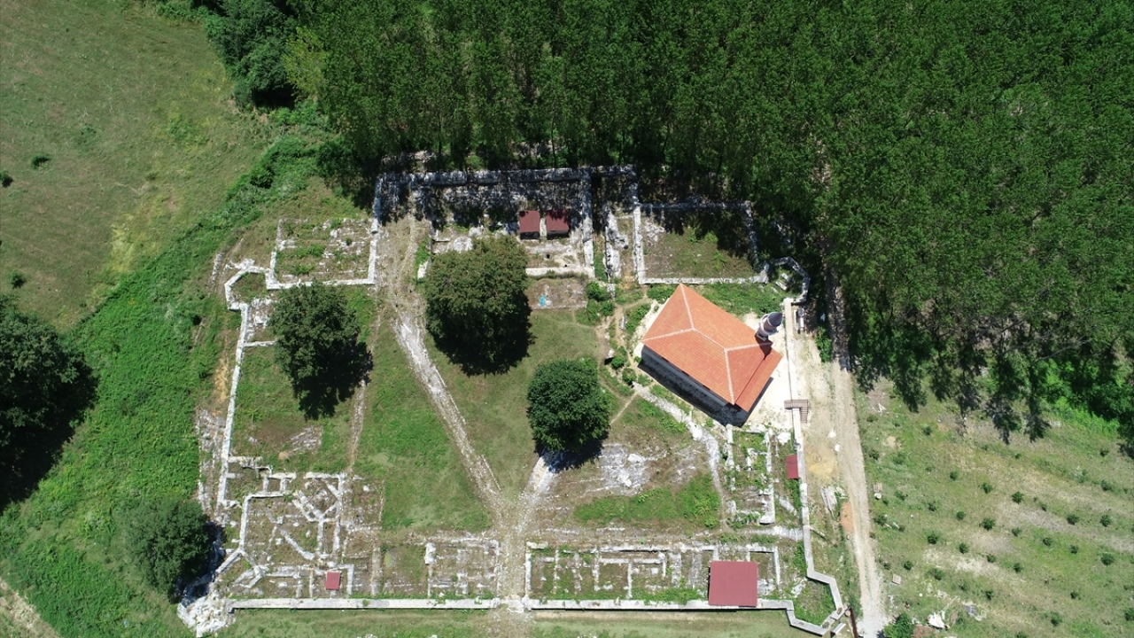 Dönemin ileri teknolojisi kullanılan dökümhanede, 15. yüzyıl ortalarından 19. yüzyıl sonlarına kadar aralıksız üretim gerçekleştirildi. 