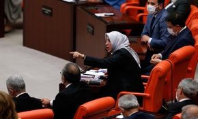 AK Parti'nin kadın milletvekillerinden HDP'nin kadın milletvekillerine tepki