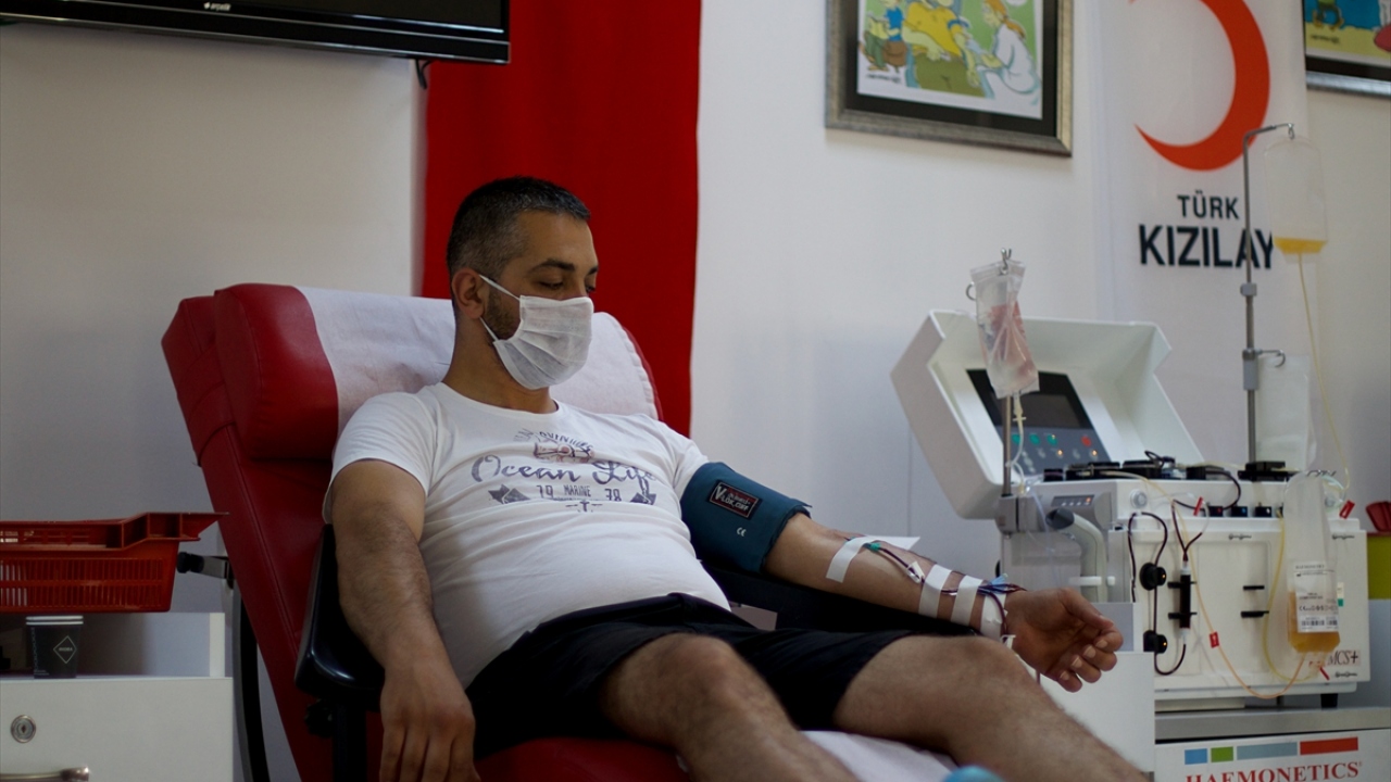 Hastalığı test yaptırmak için gittiği hastanede öğrendiğini belirten Boğa, "Hafif bir öksürükle başladı. Nereden bulaştığını bilmiyorum." diye konuştu.