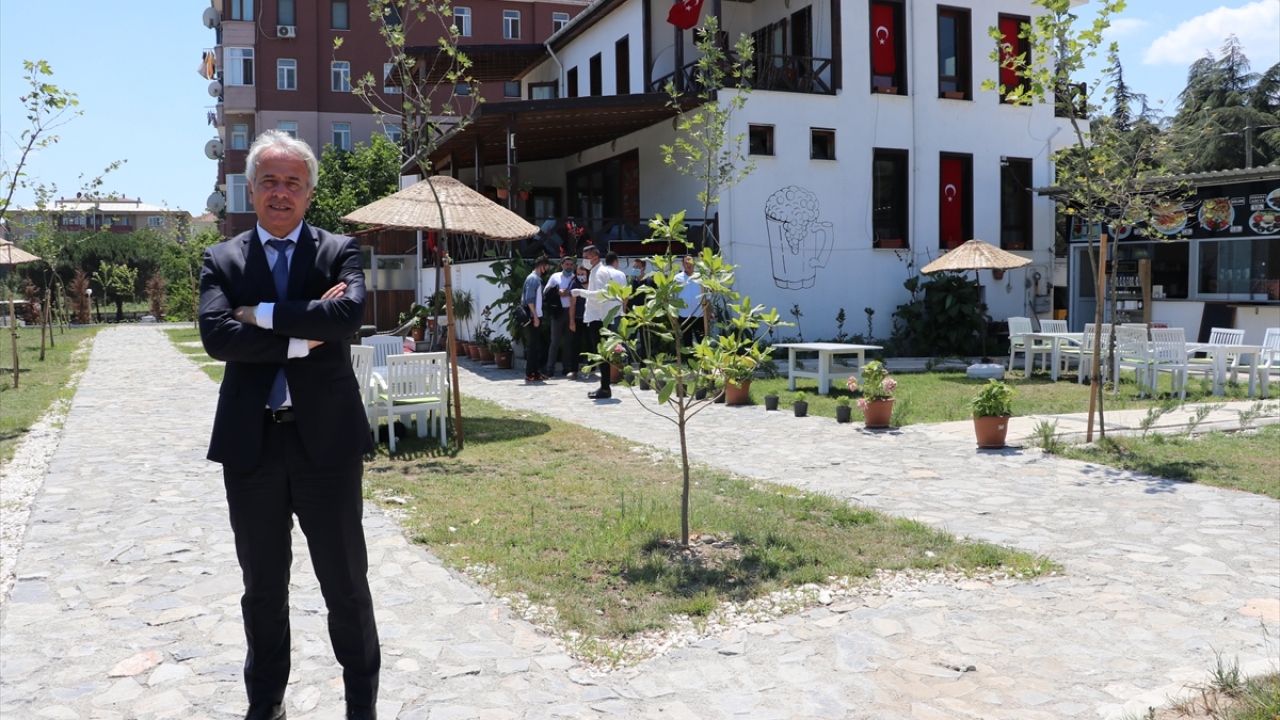 Susurluk Belediye Başkanı Nurettin Güney, yaptığı açıklamada, ilçenin "tost ve ayranın başkenti" olduğunu söyledi.
