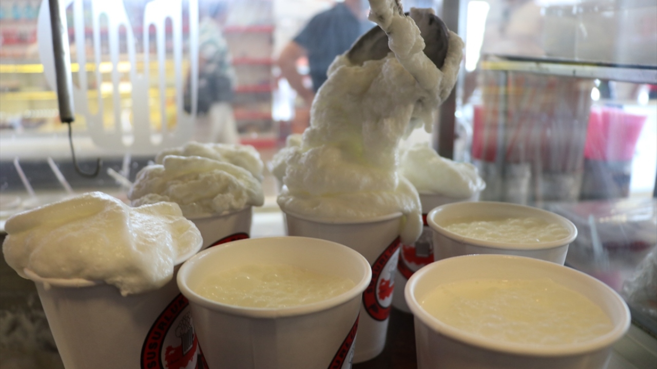 Güney, 1960 yılında derme çatma bir binada yaşayan Ayrancı Şükrü ve eşinin, bölgede bulunan manda ve ineklerden elde edilen sütün yoğurdundan ayran yapmaya başladığını anlattı.