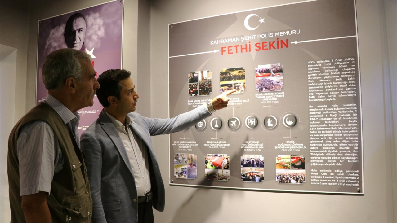 Oğlunun hatıralarının yaşatıldığı müzeyi gezen baba Sekin, hüzünlendi.