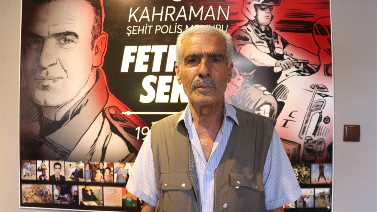 Şehidin babası Mehmet Zeki Sekin ise gösterdiği kahramanlıkla olası bir faciayı önleyen oğlunun, vatan hainlerine, karanlık güçlere ve teröristlere karşı ülkenin tüm kesimleriyle bir ve beraber olunduğunun sembolü olduğunu belirtti.