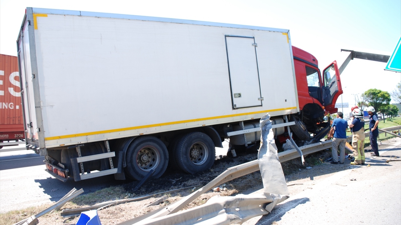 Ekiplerin olay yerindeki çalışması sürüyor.