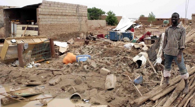 Nijerya'da sel 6 can aldı