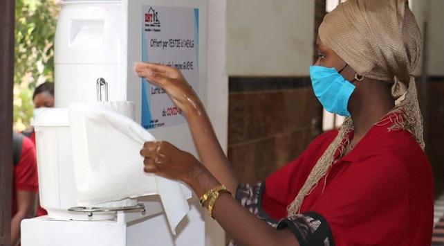 Afrika'da Covid-19 kaynaklı ölümler 16 bini aştı