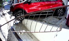 Oyun oynayan çocuklar kazadan kıl payı kurtuldu