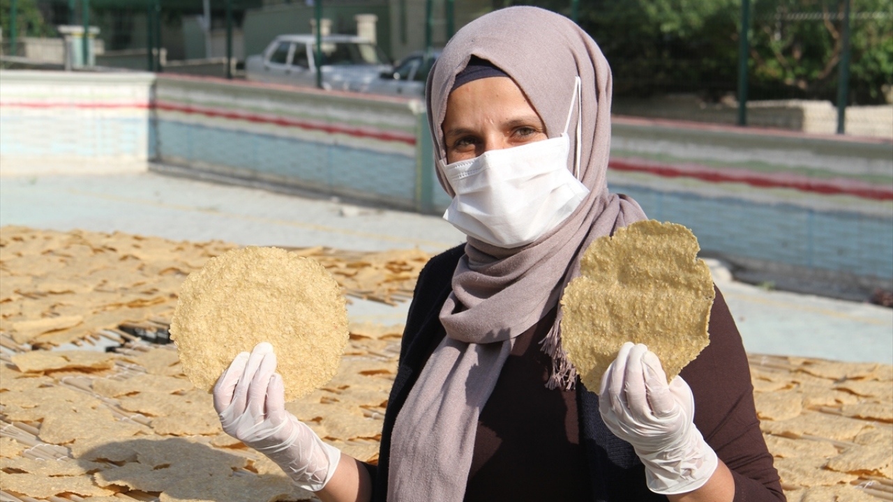 Bahriye Öztemir, yaptığı açıklamada, her temmuzda tarhana yapmaya başladıklarını anlattı.