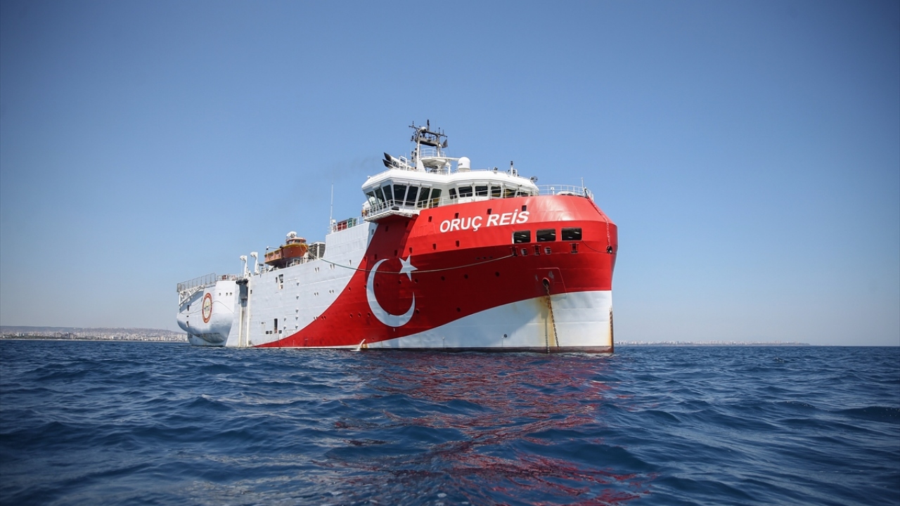 Tam donanımlı ve çok amaçlı dünyadaki 5-6 araştırma gemisinden biri olan gemide, 2 ve 3 boyutlu sismik, gravite, manyetik olarak jeofizik araştırması yapılabiliyor.