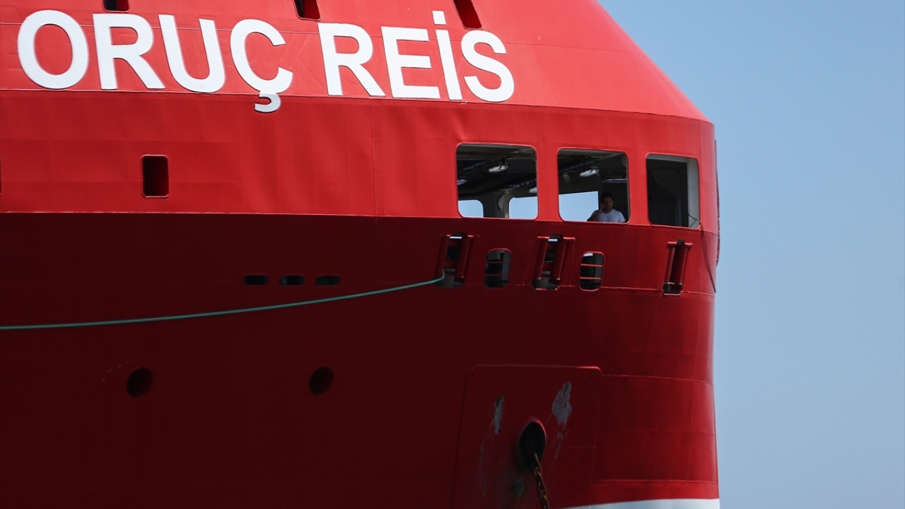 Gemi, 8 bin metre derinliğe kadar 3 boyutlu, 15 bin metre derinliğe kadar iki boyutlu sismik operasyonları gerçekleştirebiliyor.