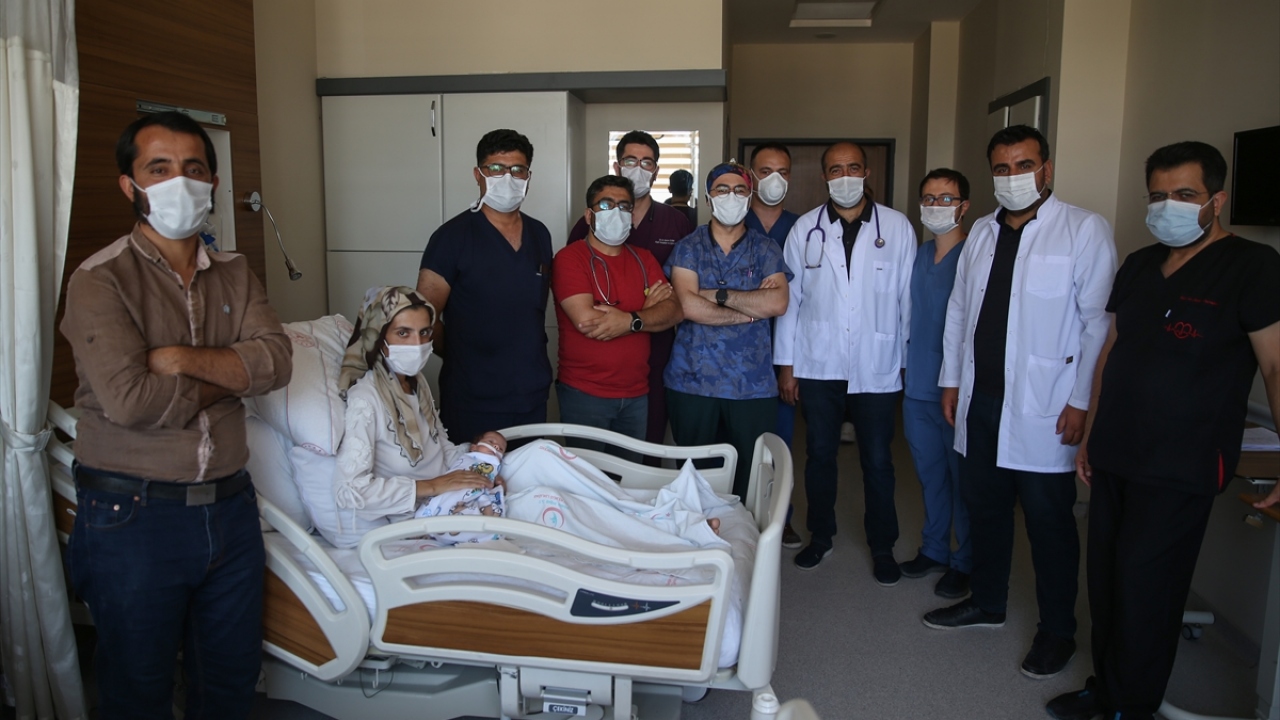 Van`ın Edremit ilçesine bağlı Çiçekli Mahallesi`nde yaşayan kalp hastası 28 yaşındaki Semra Esen, 36 haftalık hamileyken fenalaştı.