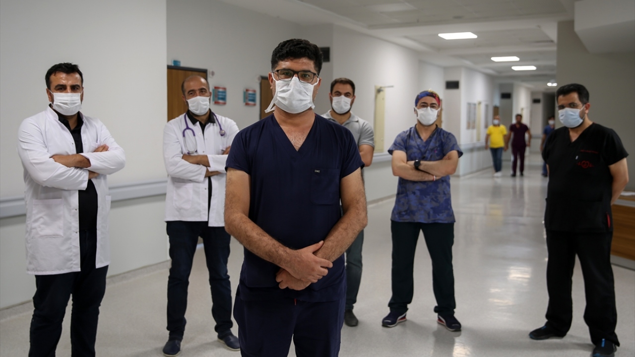 "Çürüyen kalp kapakçığını değiştirdik"