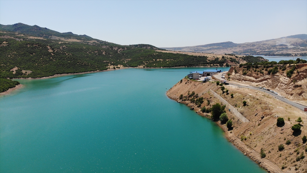Baraj gölünde arama yapan ekipler, genç kıza ait resmi evrak bulmuştu.