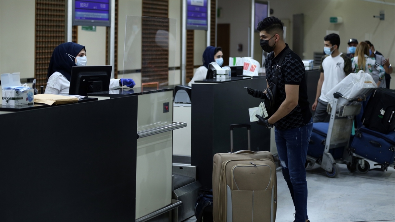 Irak Sivil Havacılık Kurumu Basın Sorumlusu Cihad Divan, yaptığı açıklamada, Sivil Havacılık Kurumunun tavsiye ve talepleri üzerine kriz masası tarafından havalimanlarının iç ve dış uçuşlara açıldığını belirtti.