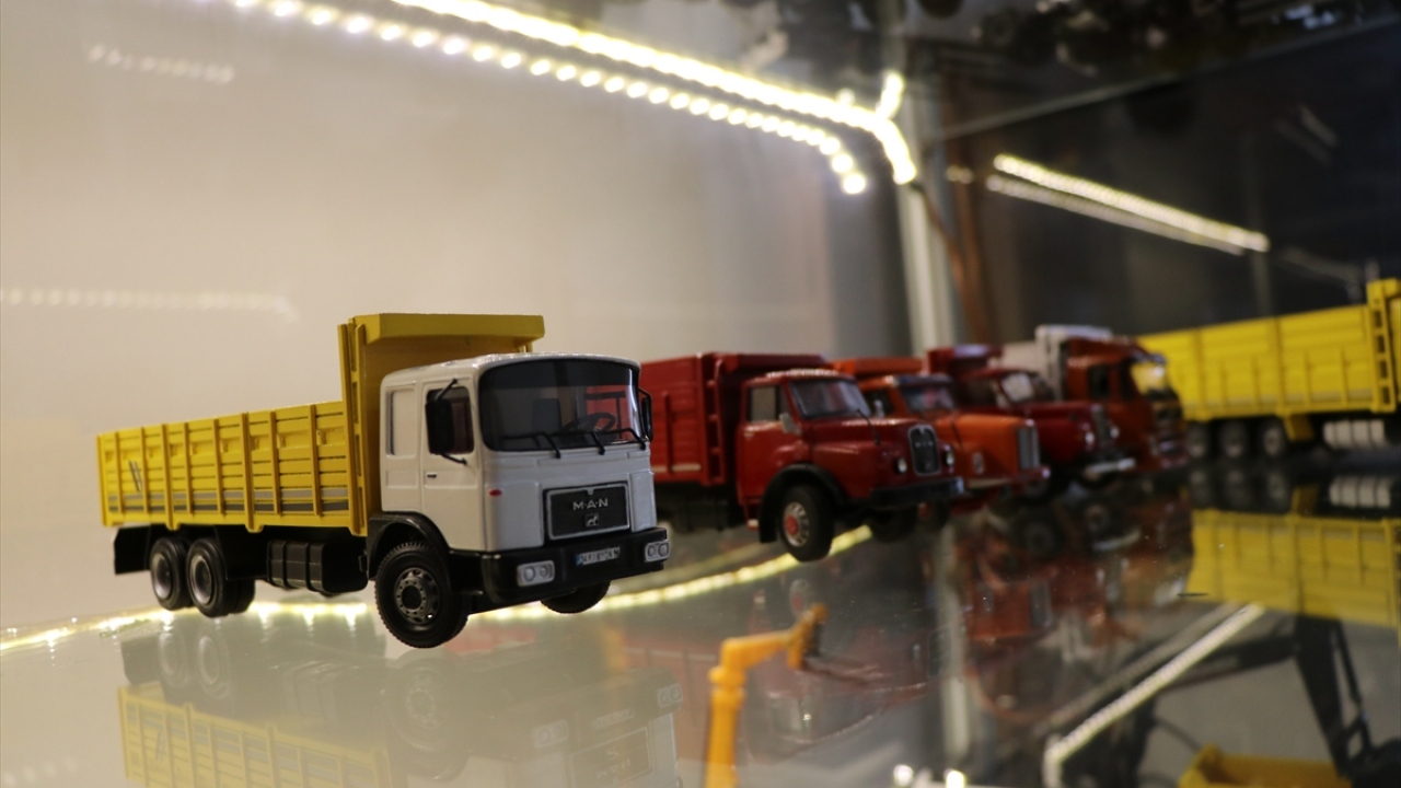 Kayışoğlu, eski kamyonlara merakının çok olduğunu ifade ederek, 2013 yılından bu yana bu işe daha kapsamlı girdiğini, güzel bir koleksiyon oluşturduğunu bildirdi. 