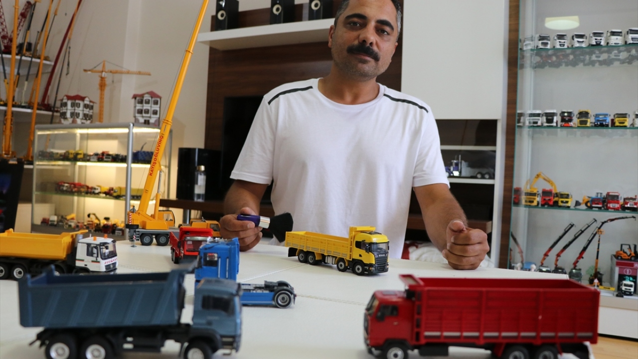 Okan Kayışoğlu, araba merakının çocukken başladığını, askere gitmeden önce de koleksiyona yöneldiğini söyledi.