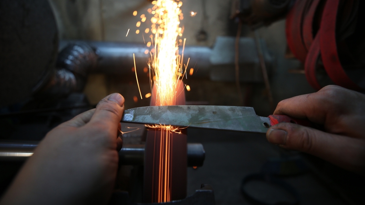 Adliğ, Bursa`da 60 bıçak üreticisinin faaliyet gösterdiğini anlattı.