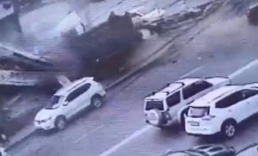 Rusya’da freni patlayan kamyon restorana daldı