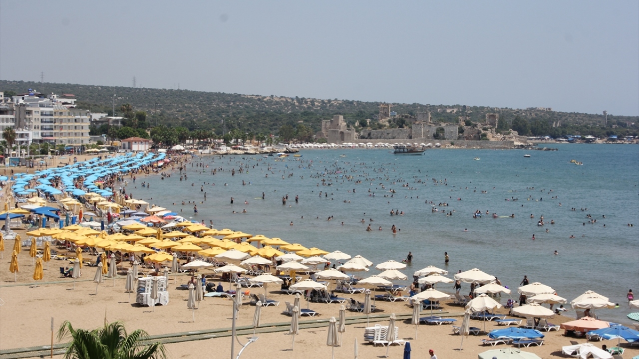 Otel işletmecisi Cengiz Ünal ise Sağlık Bakanlığı başta olmak üzere ilgili kurumların aldığı Kovid-19 önlemlerinin tamamını uyguladıklarını vurgulayarak, ziyaretçilere sağlıklı bir tatil ortamı sunmaya çalıştıklarını söyledi.