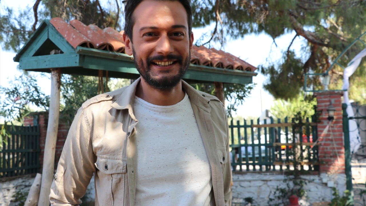 "Selim" karakterini oynayan Burak Serdar Şanal da çekimlerin çok güzel bir ortamda ilerlediğini belirtti.