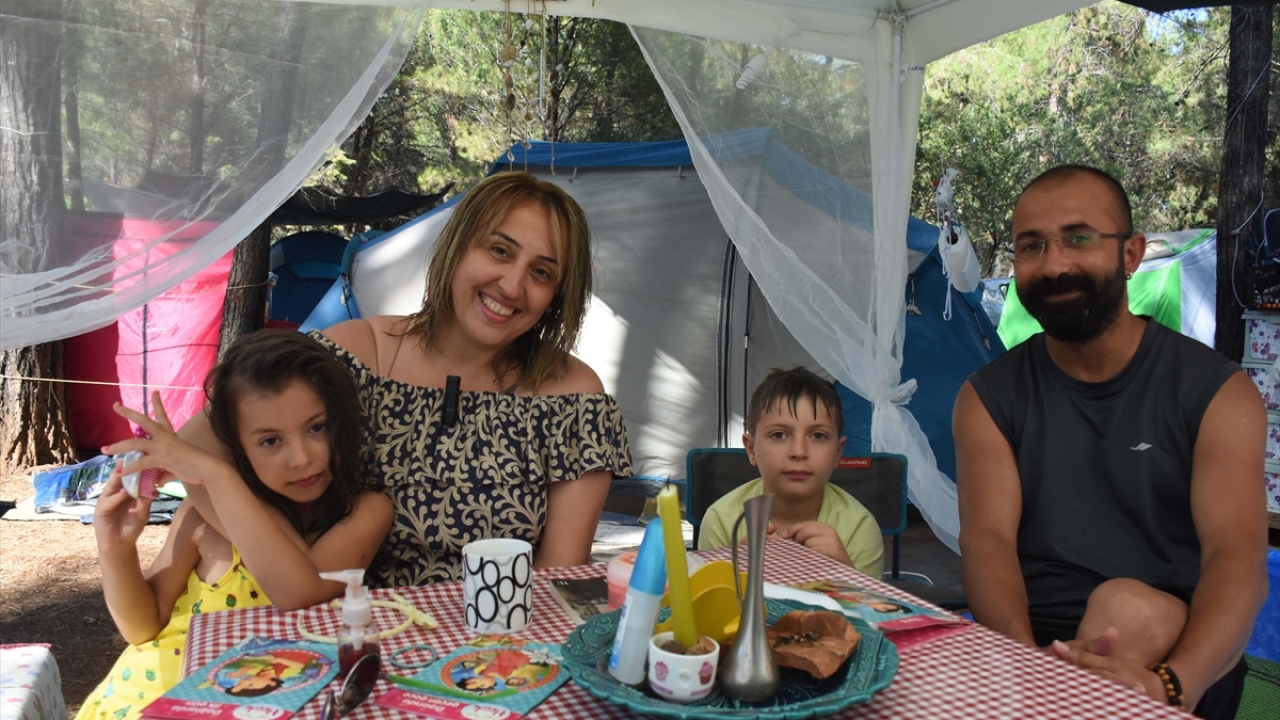 Samsun`dan Gelen Hazan Atıcı ise günün büyük bölümünü yüzme, yürüyüş ve sosyal aktivitelerle geçirdiklerini söyledi.