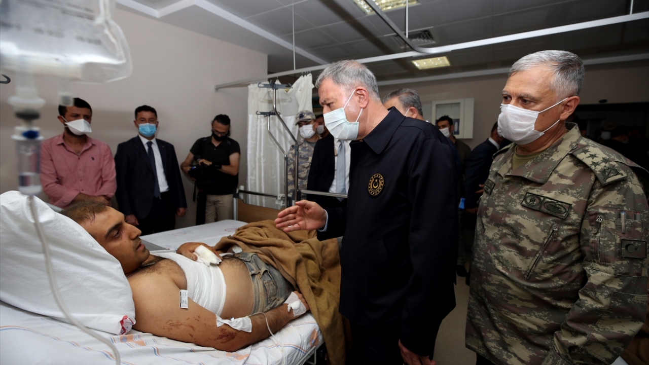 Yaralıların kaldırıldıkları hastanelere ilişkin bilgileri paylaşan Akar, şöyle konuştu: