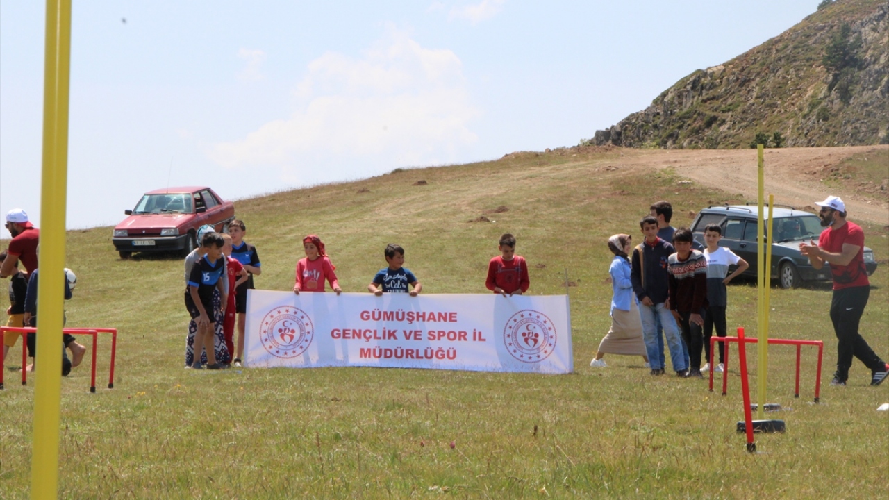 Gençlik ve Spor İl Müdürlüğü badminton antrenörü Hasan Hüseyin Boşnak, her alandaki insanların spora ihtiyaç duyduğunu söyledi.