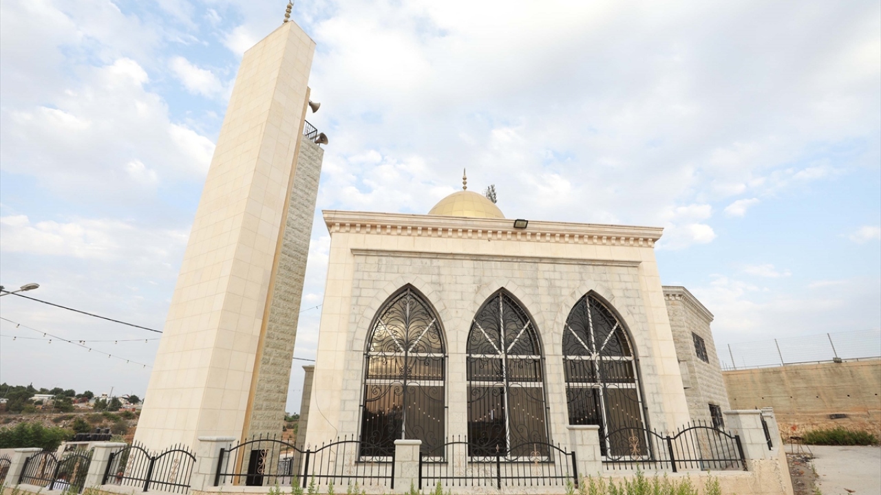 Uluslararası hukuka göre, işgal altındaki topraklarda bulunan tüm Yahudi yerleşim birimleri yasa dışı kabul ediliyor.