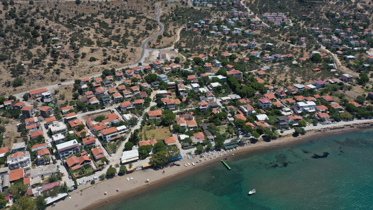 İçme suyu şebekesinin geçen yıl yenilendiğini anlatan Güven, mahalle için su temin edilen kuyularda yeterli su olmadığı için uzun süren su kesintileri yaşadıklarını söyledi.