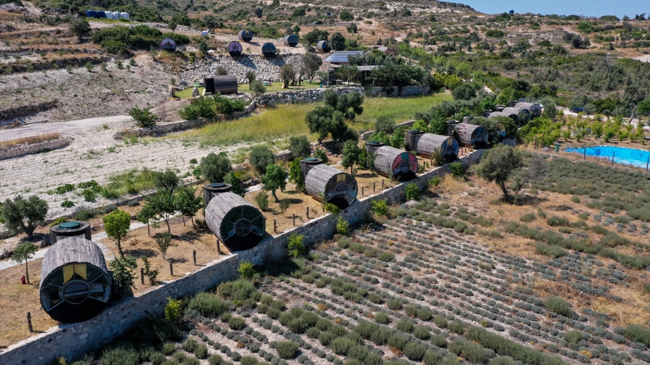 Kiralık yazlıklar, çadır ve karavanlara artan ilginin yanı sıra yine müstakil yapıdaki bungalovlar, bu yılı geçen sezona göre daha yüksek dolulukla geçiriyor.