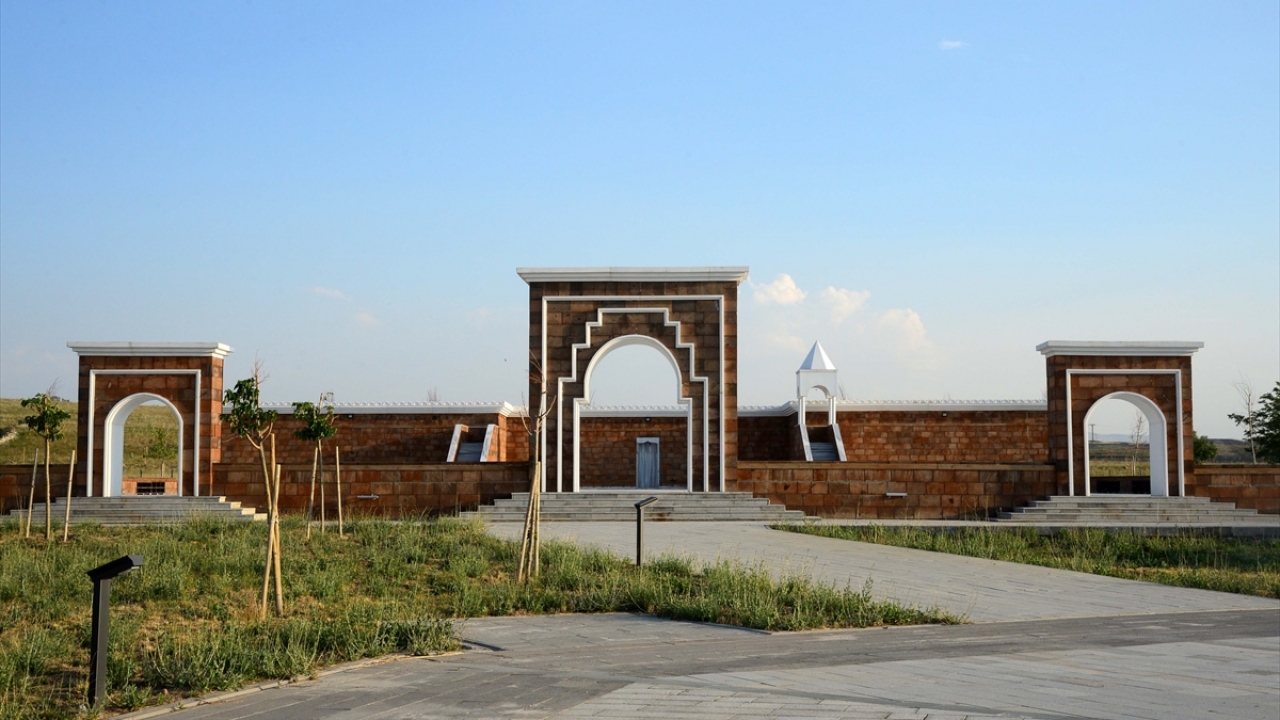 Planladıkları etkinliklerin büyük bölümünü gelecek yıl organize edeceklerini, milli parka yeni bölümler inşa edeceklerini belirten Altın, şöyle konuştu: