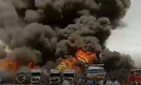 İran’da park halindeki araçlar böyle yandı