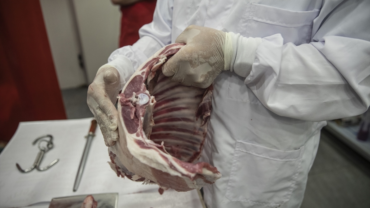 Fazlı Yalçındağ, söz konusu lekelerin yıkanması halinde tüm karkasa bulaşabileceği uyarısında bulundu. 