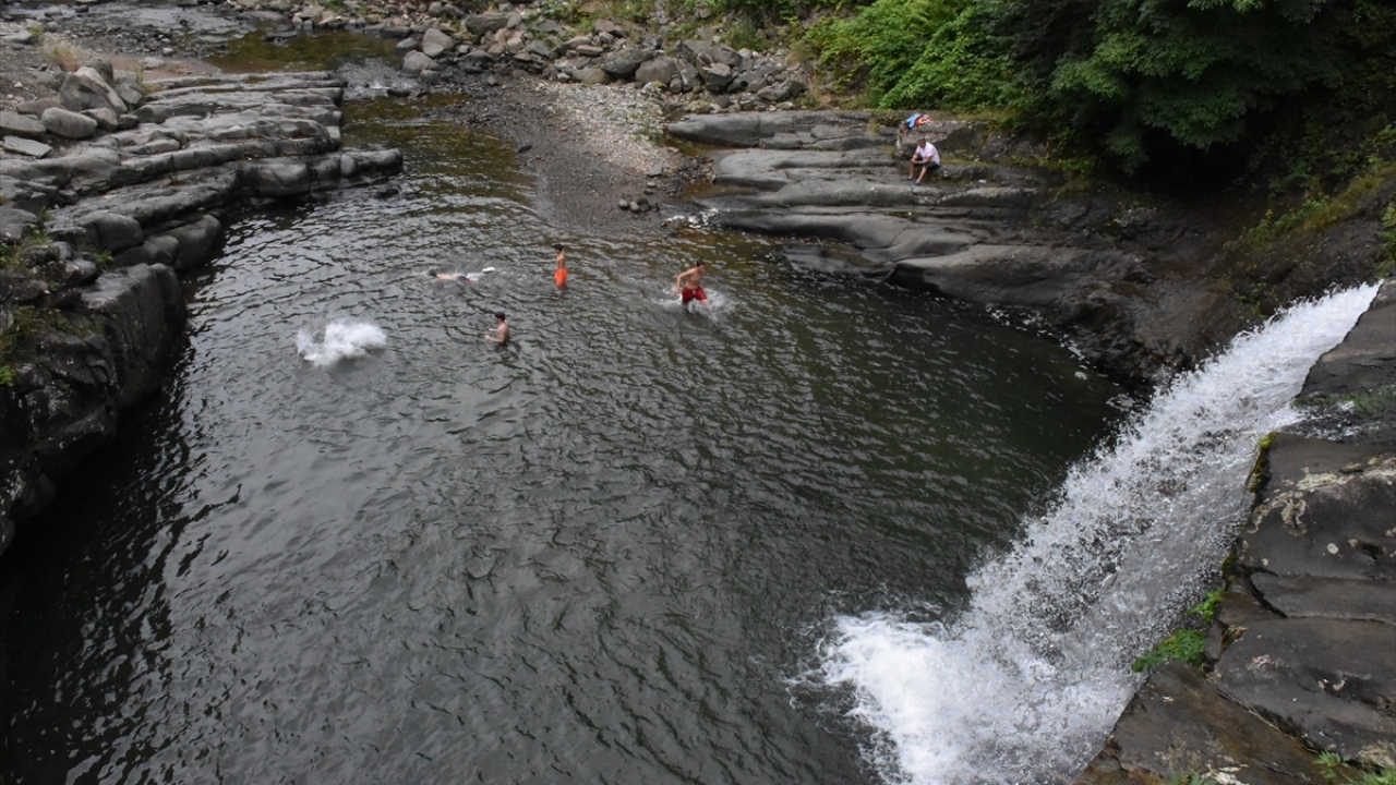 Karadeniz Bölgesi`nde uçsuz bucaksız ormanları, bol oksijenli yaylaları, kanyonları ve gölleriyle turizmde adından söz ettiren Ordu, derelerdeki şelaleleriyle de dikkati çekiyor.