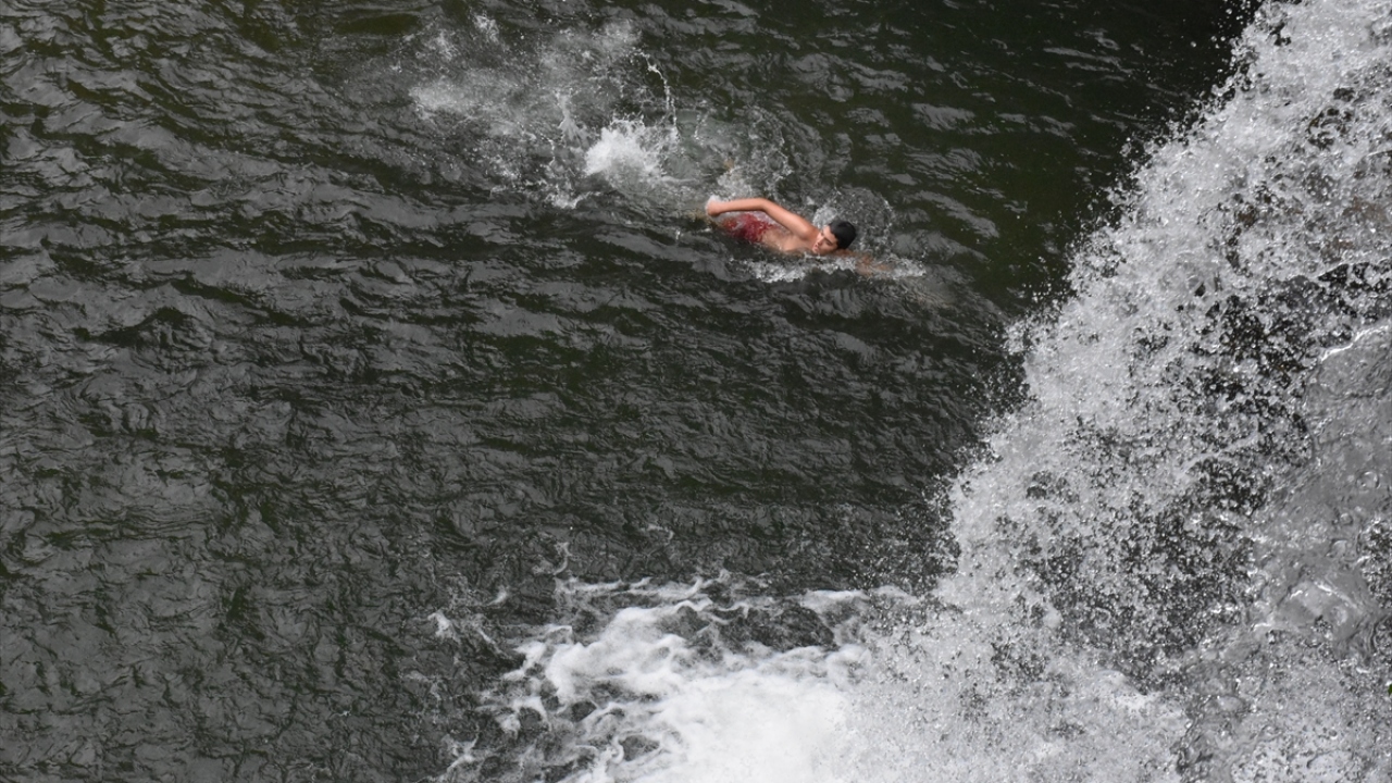 Her mevsim farklı güzellikler sergileyen kentte 100`ün üzerinde irili ufaklı şelale bulunuyor. Sıcaktan bunalan ve deniz turizmine alternatif arayan turistler, adına türküler yazılan Ordu`nun derelerindeki şelaleleri ziyaret ediyor.