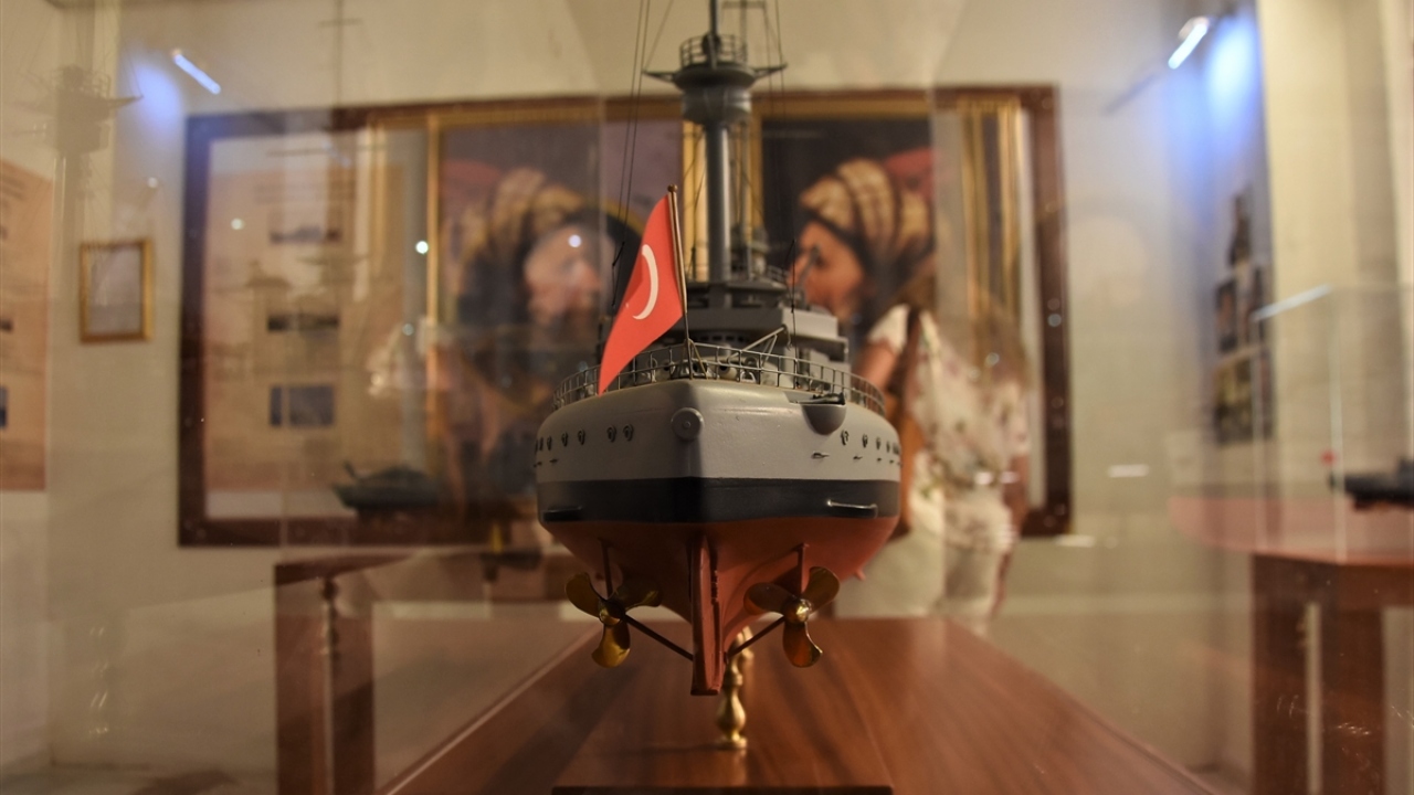 Bodrum`daki müzeye bağışlanan Turgut Reis Zırhlısı, TCG Bodrum (fotoğrafta), TCG Burgazada model gemileri ile Turgut Reis ve Barbaros Hayrettin Paşa tablo röprodüksiyonları yerini aldı.