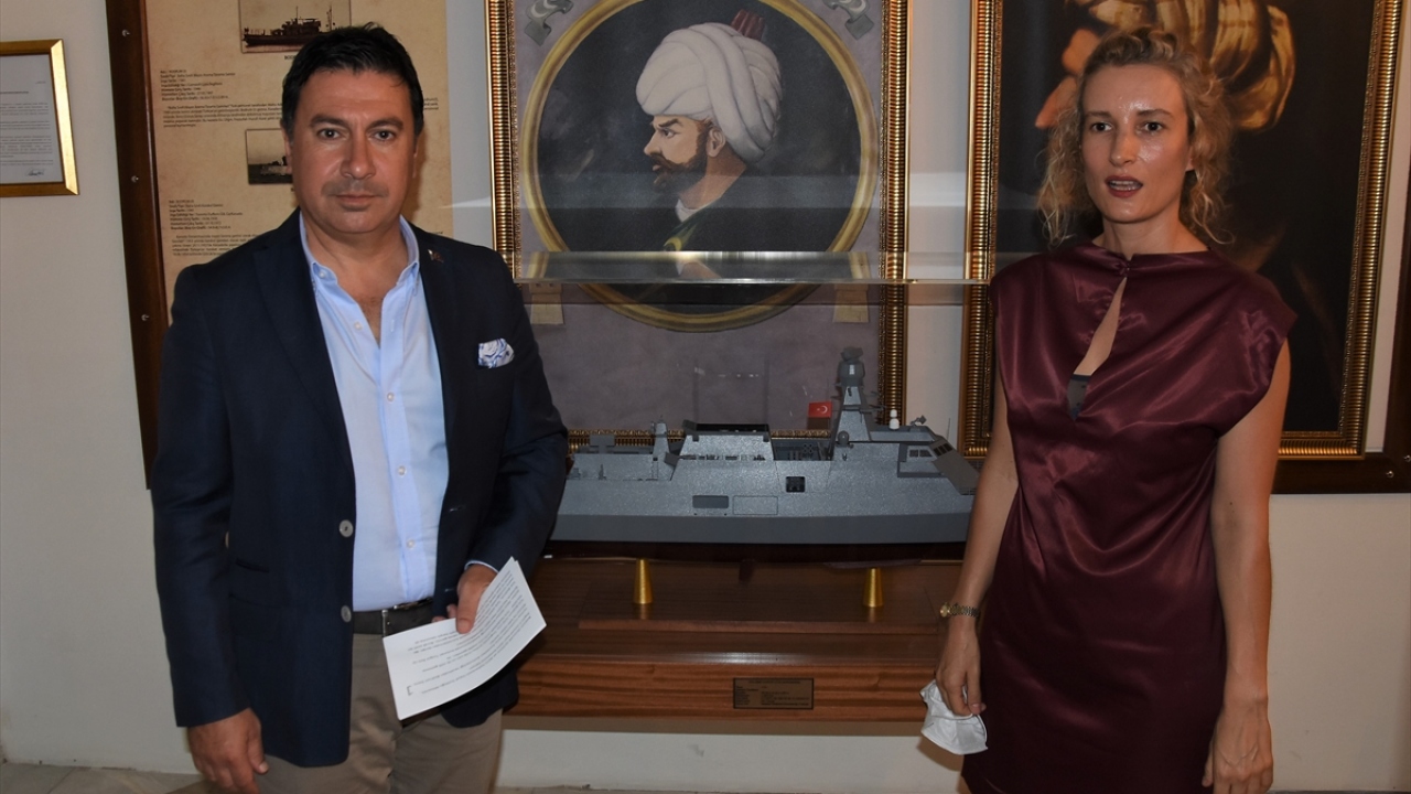 Bodrum Deniz Müzesi Müdürü Selen Cambazoğlu, düzenlediği toplantıda, müzedeki koleksiyonun kişi, kurum ve kuruşların destekleriyle geliştiğini söyledi.