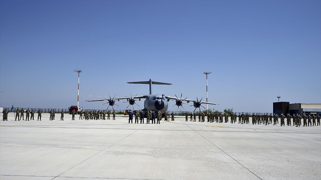 Türk Hava Kuvvetlerine ait uçakla Bakü`ye gelen Türk askerleri törenle karşılandı. Törenin ardından askerler Bakü`deki askeri birliklere yerleştirildi. 