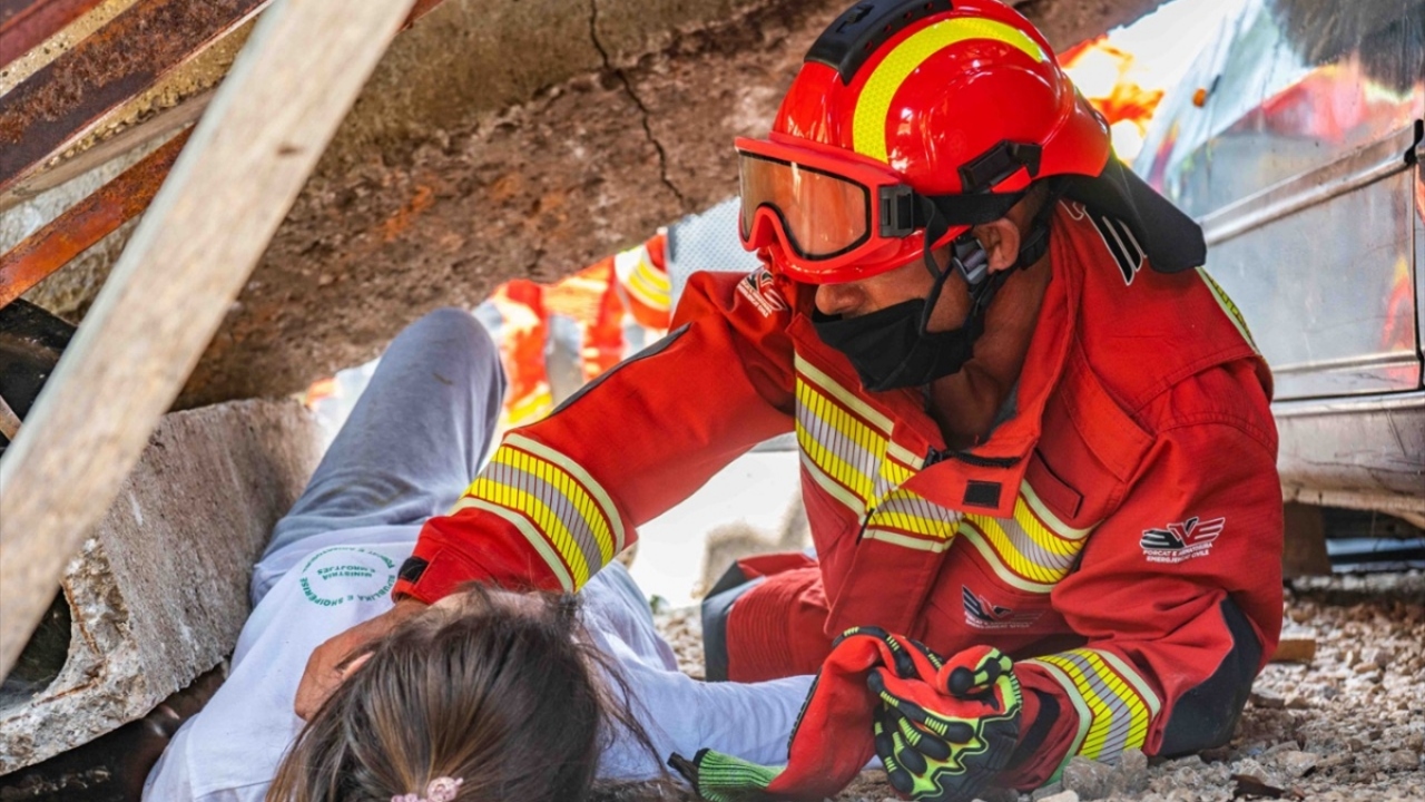 Türkiye tarafından hibe edilen 6 tam donanımlı ambulans nisan ayında ülkeye ulaşmıştı. 1250 üniforma da bugünkü törenle teslim edildi.