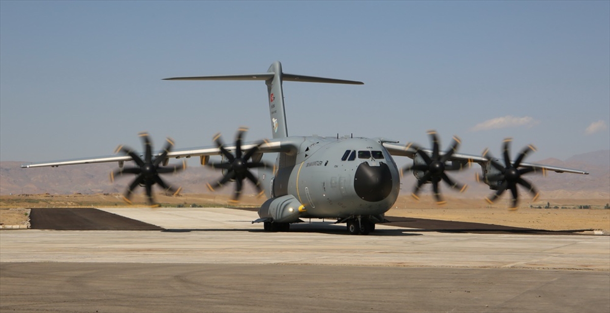 Azerbaycan Savunma Bakanlığından yapılan açıklamaya göre Türk Hava Kuvvetlerine bağlı askeri uçakla Nahçıvan`a taşınan helikopterler ve askerler törenle karşılandı. 