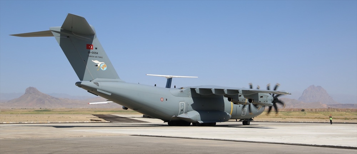 Törenin ardından helikopterler teknik ekiplerce tatbikat için hazır hale getirildi.