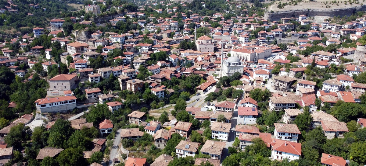 "Hafta sonları ve tatil günlerinde ilçede ziyaretçi yoğunluğu yaşanıyor"