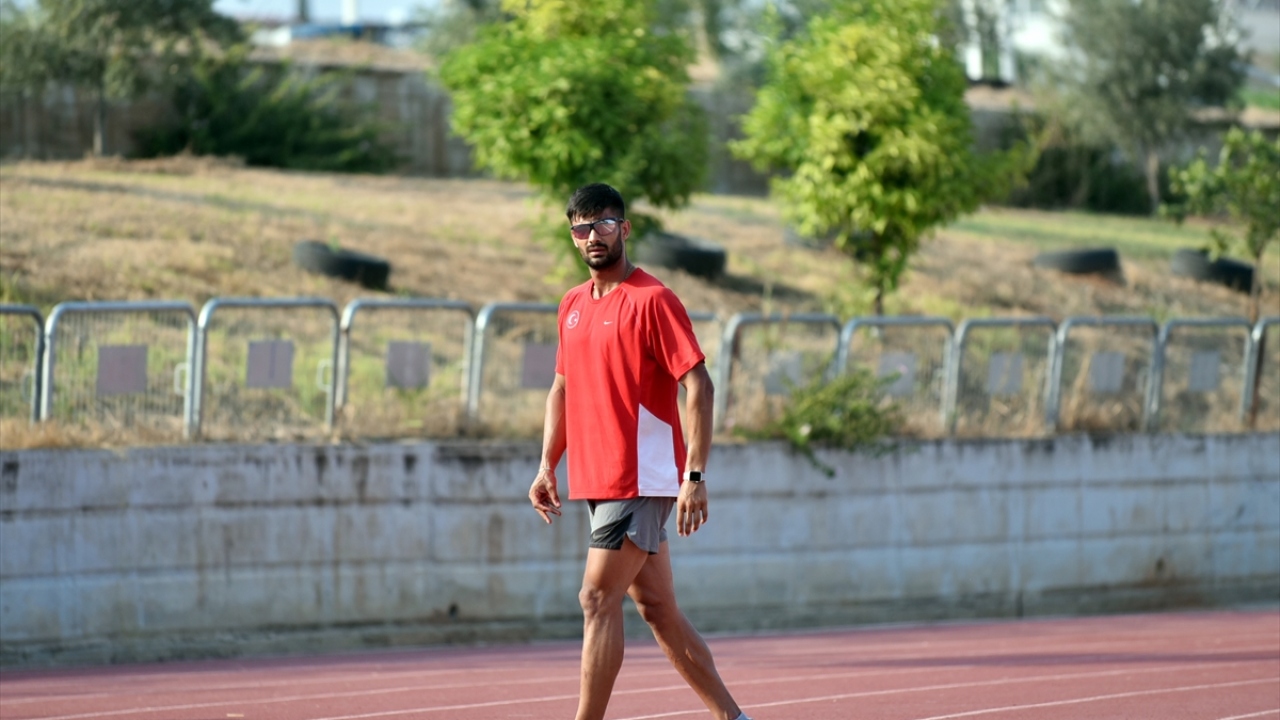 Sinan Ören elde ettiği 32.46 derecesiyle Ramil Guliyev`in, İsveç`in Karlstad kentinden düzenlenen Folksam Grand Prix2016 yarışlarındaki 32.61`lik Türkiye rekorunu geçmeyi başararak yeni rekortmen oldu.