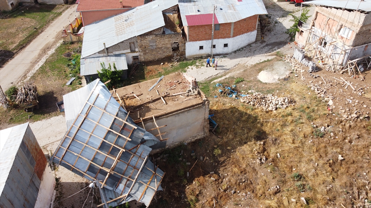 Arslan, herhangi can kaybı ve yaralanmanın yaşanmadığını, gelişmeleri yakından takip ettiklerini kaydetti.