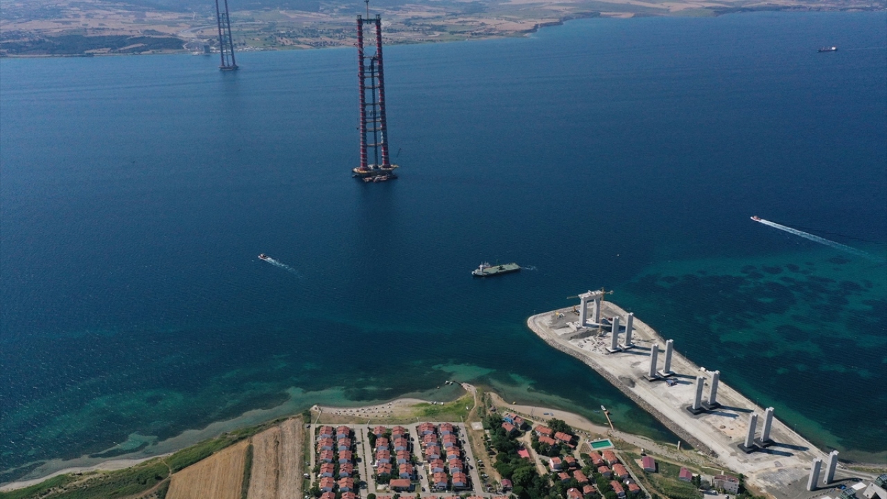 Çanakkale-Bursa kara yolunda Lapseki ve Umurbey alanlarında da Karayolları ekiplerince güzergah iyileştirmeleri için çalışma başlatıldı. 