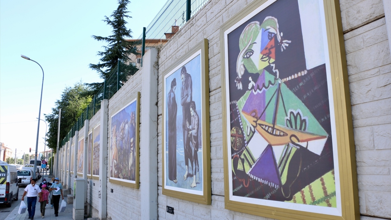 Özellikle gençler ilgi gösteriyor