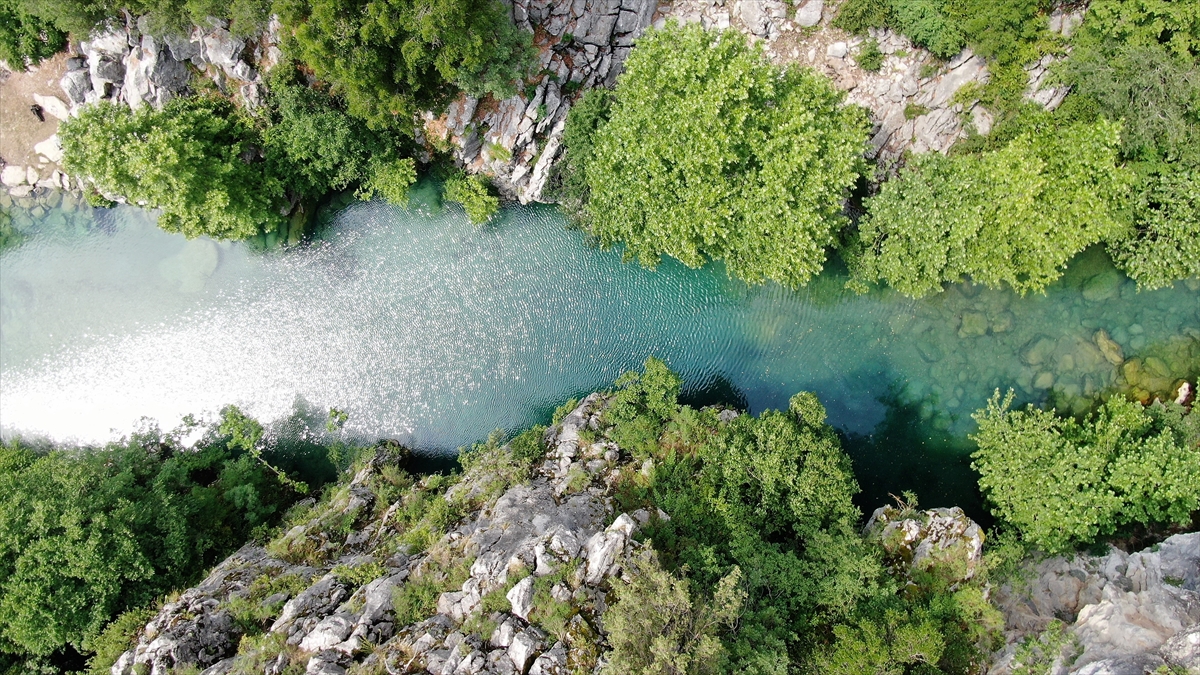 Yaylalarıyla ünlü Andırın`ın kuzeyinde bulunan kanyon, çam, sedir ve meşe ormanlarıyla doğa tutkunları kadar bölge illerden gelen piknikçiler tarafından da tercih ediliyor. 