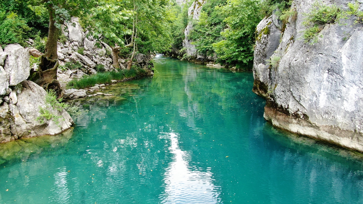 Kanyonun suyu, havası ve kanyonuyla keşfedilmesi gereken yerlerin başında geldiğine dikkati çeken Doğru, "Burası aslında saklı bir cennet. Bu günlerde aşırı kalabalık ancak doğası harika." ifadesini kullandı. 